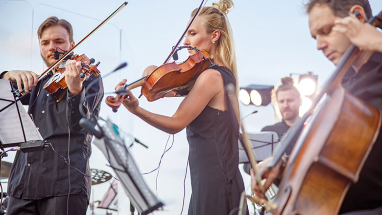 Das tfn-Orchester gibt ein Konzert auf dem Angoulêmeplatz