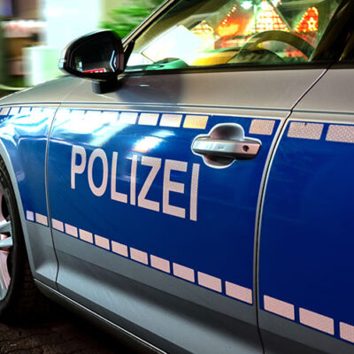 Unbekannte brechen diverse Autos in Hildesheim auf