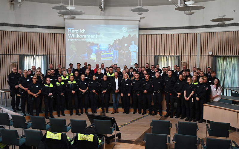 Begrüßung von 57 neuen Mitarbeitenden bei der Hildesheimer Polizei. 