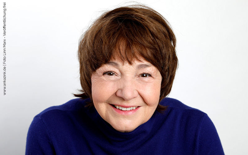 Scharfer Wortwitz und satirischer Blick am 08. November in der Konzerthalle von Bad Salzuflen.
