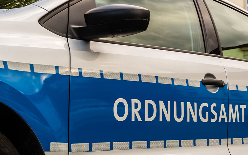 Im Rahmen des vom 27. bis 30. Dezember in der Sparkassen-Arena stattfindenden EVI-Cups werden an allen Veranstaltungstagen verstärkte Kontrollen insbesondere auf Falschparken seitens des Stadtordnungsdienstes erfolgen.