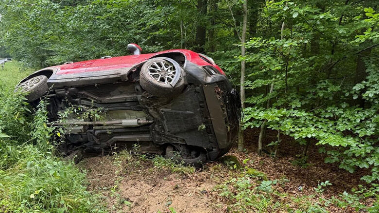 Pkw überschlägt sich: Verkehrsunfall fordert eine verletzte Person