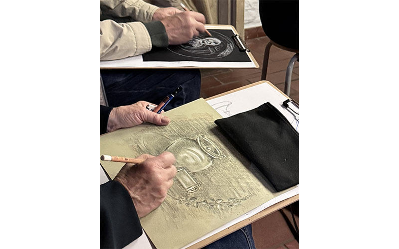 Ab September geht die „KreativZeit“ im RPM Museum Hildesheim in die nächste Runde: Interessierte können wieder nach den regulären Öffnungszeiten in der inspirierenden Atmosphäre des Museums zu Papier und Zeichenstift greifen und das RPM und seine Sammlungen mit viel Fantasie und Kreativität erkunden.