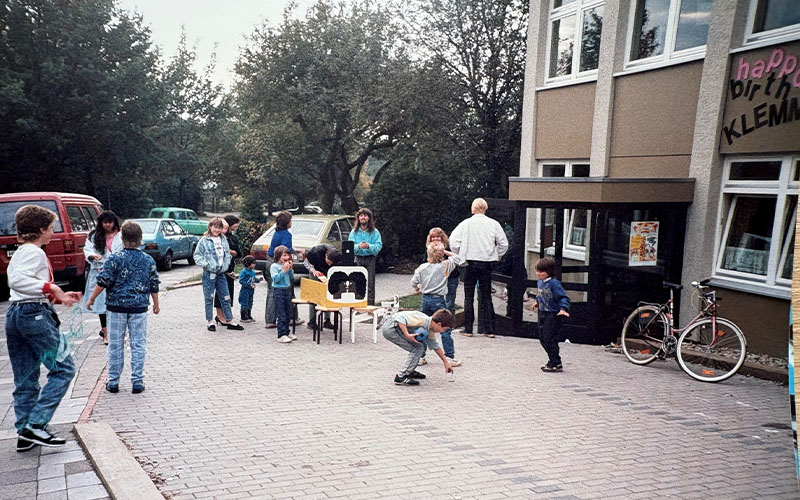 Der Kinder- und Jugendtreff Klemmbutze, Stralsunder Straße 2, feiert am 25. September von 13 bis 18 Uhr seinen 40. Geburtstag gemeinsam mit allen Freunden, Familien, Kindern und Jugendlichen.