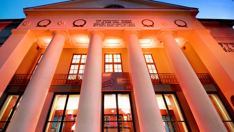 Großer Tanz-Tummelplatz im Stadttheater