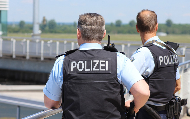 Polizeibeamte in Hildesheim kontrollieren 97 Fahrzeuge. 