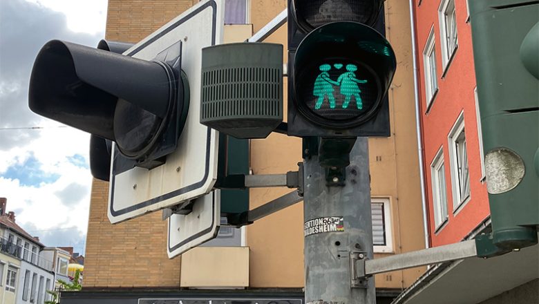 Vielfaltsampeln symbolisieren Weltoffenheit und Toleranz