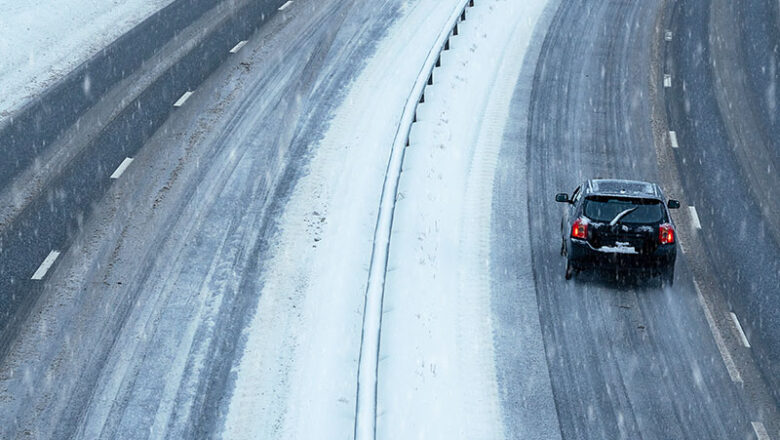 Eisblock von Brücke geworfen