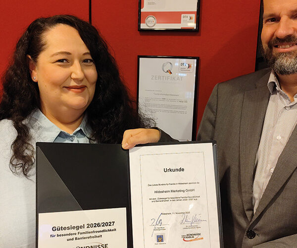 Hildesheim Marketing erhält Gütesiegel für Familienfreundlichkeit und Barrierefreiheit
