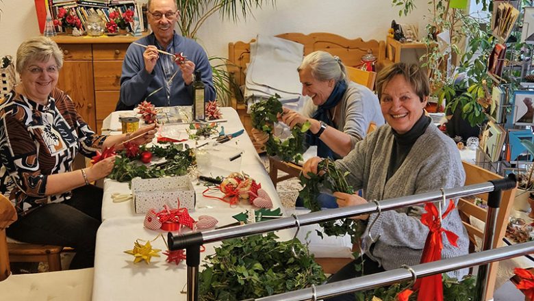 Weihnachtsbeleuchtung, Kränze binden und Baumschmückaktion lässt Schötmar erstrahlen