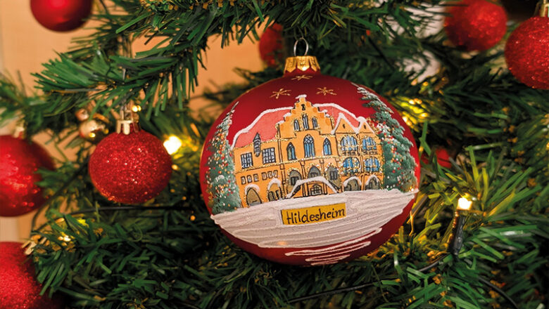 Neue Hildesheimer Christbaumkugel zeigt das historische Rathaus
