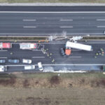 Schwerer Verkehrsunfall unter Beteiligung von 2 LKW und 2 PKW