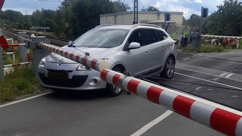 Heisede – Pannen-Pkw blockiert Bahnübergang