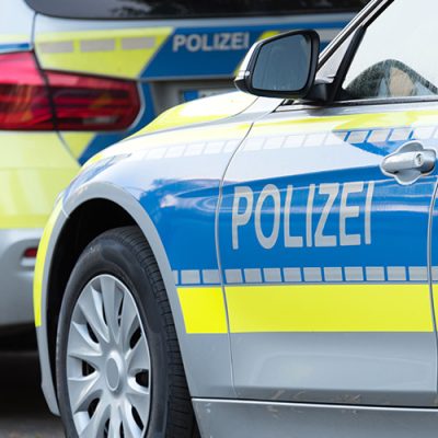 Unbekannte schaffen Gefahrenstelle durch Entfernung eines Kanaldeckels