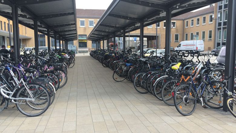 Reinigung des ZOB-Vorplatzes: Bitte Fahrräder und Roller entfernen!