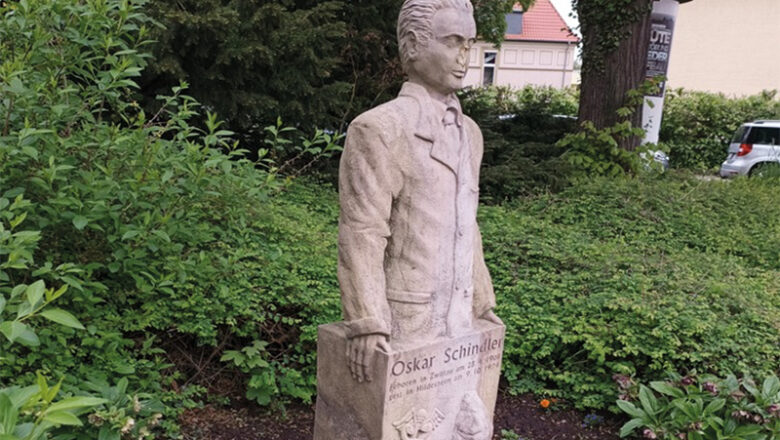 Unbekannte beschädigen erneut Oskar-Schindler-Skulptur