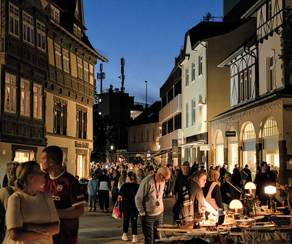 Shoppen, Feilschen, Stöbern und Flanieren: 2. Nachtflohmarkt lockt in Bad Salzuflens Innenstadt