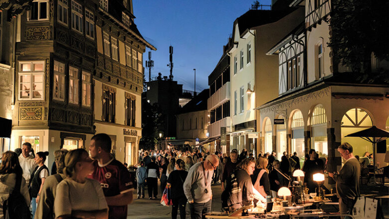 Shoppen, Feilschen, Stöbern und Flanieren: 2. Nachtflohmarkt lockt in Bad Salzuflens Innenstadt