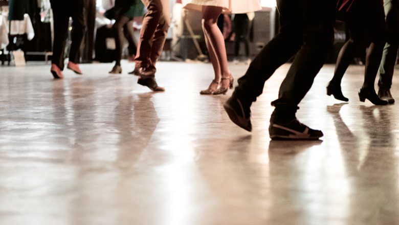 Großer Tanz-Tummelplatz im Stadttheater