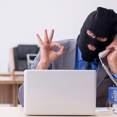 Falsche Polizeibeamte erbeuten hohe Geldsumme bei Seniorin