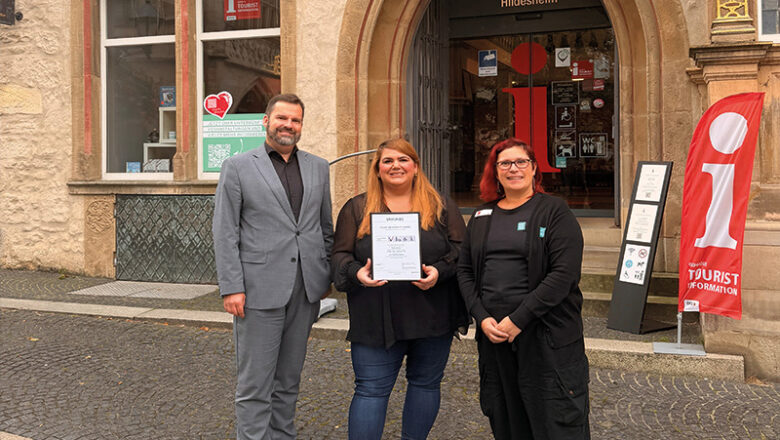 Offiziell zertifiziert: Tourist-Information Hildesheim setzt ein Zeichen für barrierefreien Tourismus
