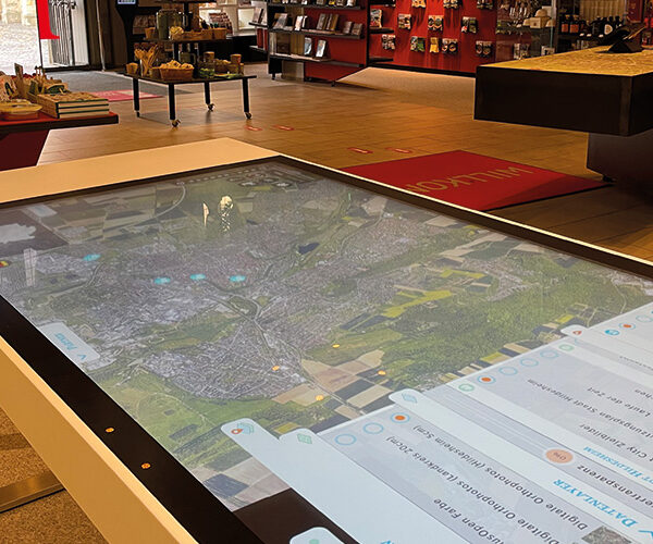 HI Zukunft: Multi-Touchtisch jetzt in der Tourist-Info