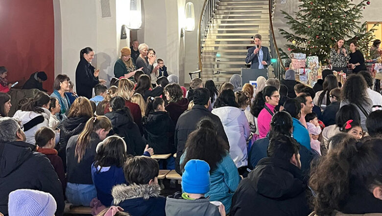 Wunschbaumaktion: Bescherung für über 200 Kinder im Rathaus