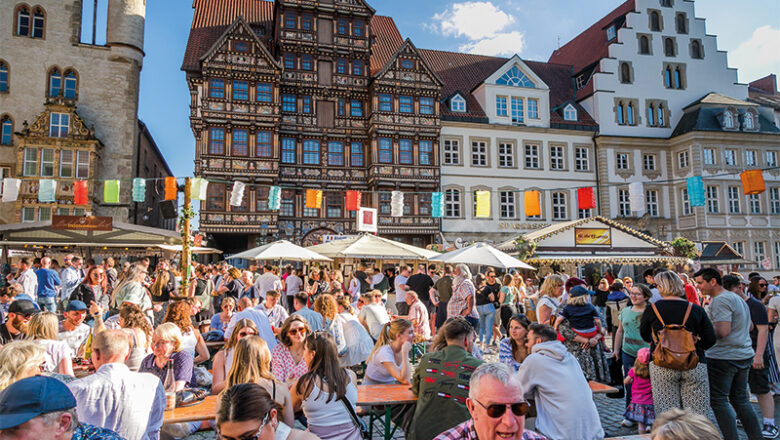 Edle Tropfen und gesellige Atmosphäre auf dem Marktplatz